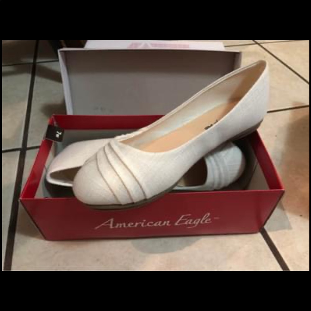 American Eagle white flats